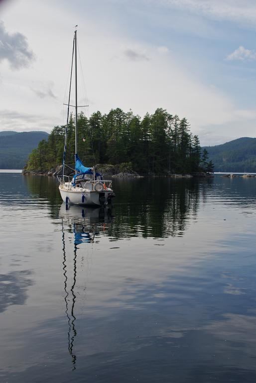 Tranquility Bay Waterfront Inn Sechelt Extérieur photo