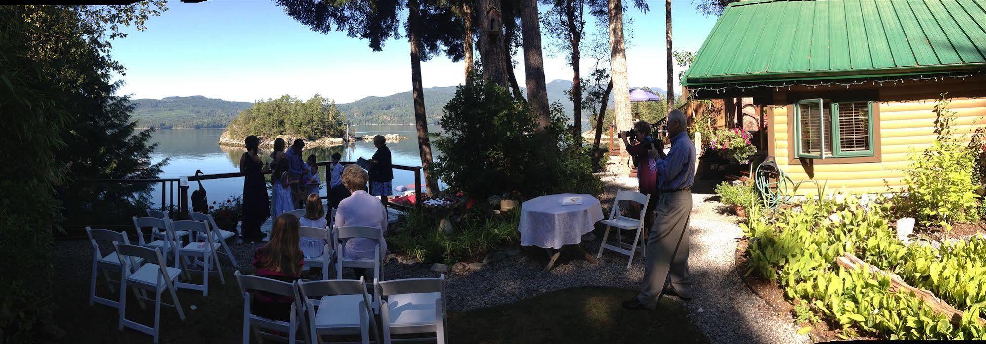 Tranquility Bay Waterfront Inn Sechelt Extérieur photo