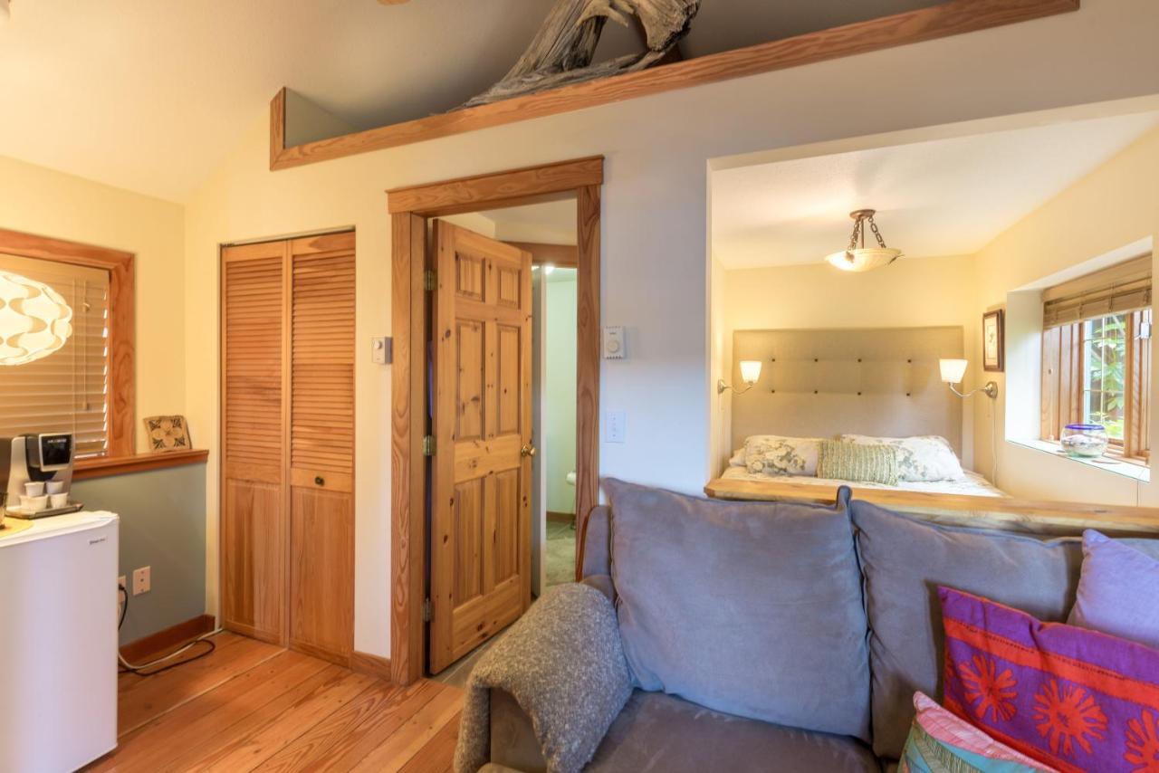 Tranquility Bay Waterfront Inn Sechelt Extérieur photo