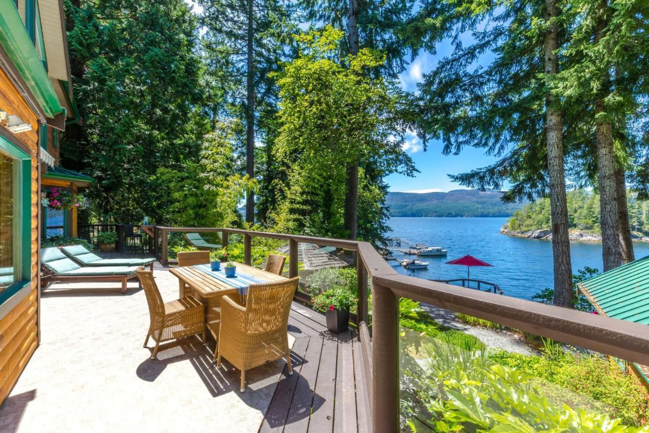 Tranquility Bay Waterfront Inn Sechelt Extérieur photo