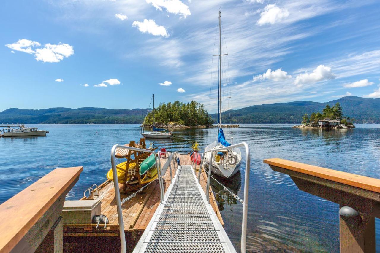 Tranquility Bay Waterfront Inn Sechelt Extérieur photo